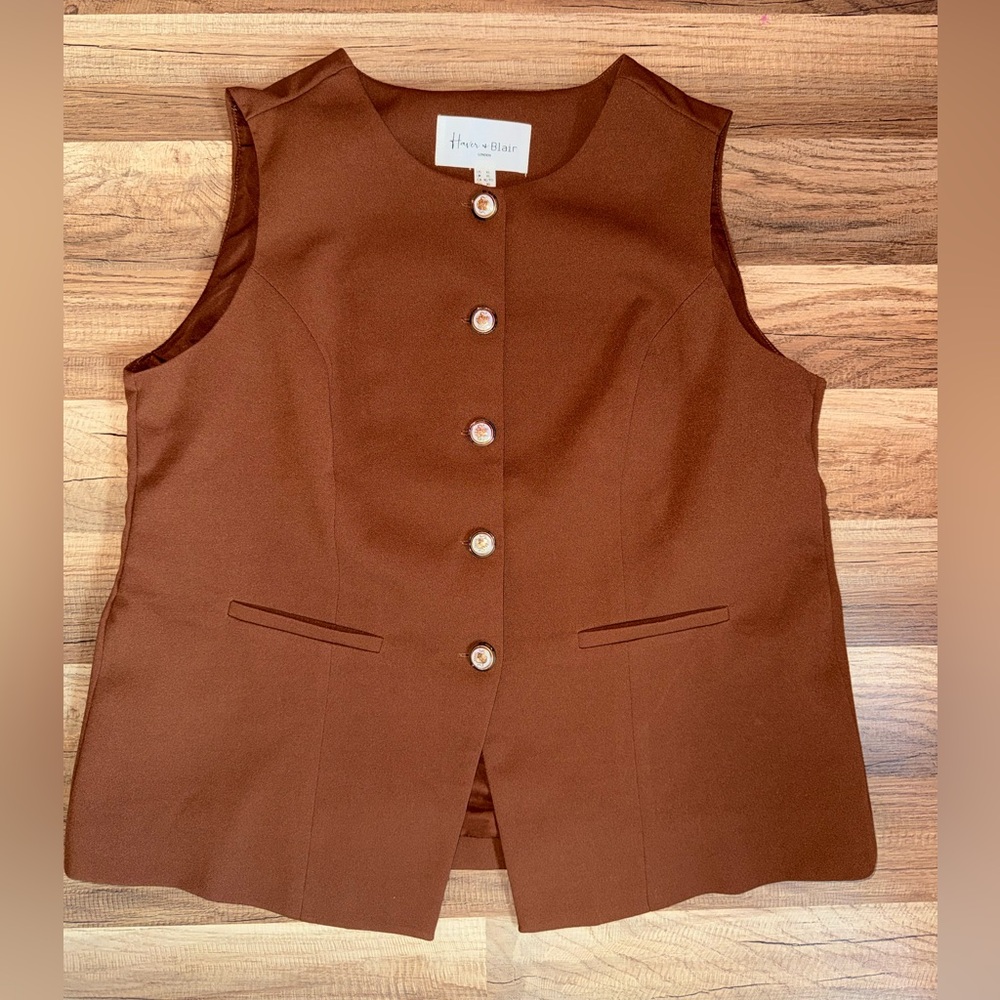 NWOT 🤎 Haver and Blair’s Brown Sleeveless Button-Up Vest Top